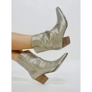 Coconuts by Matisse Bambi Gold Metallic Textured Western Ankle Boots Womens 7.5M